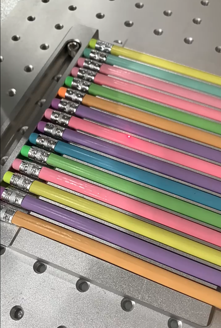 二氧化碳激光打標(biāo)機(jī)-鉛筆刻字效果案例